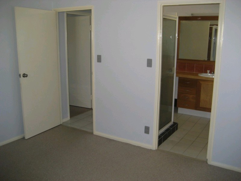 8 Pitcairn Street, Raceview QLD 4305