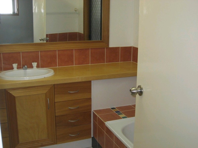 8 Pitcairn Street, Raceview QLD 4305