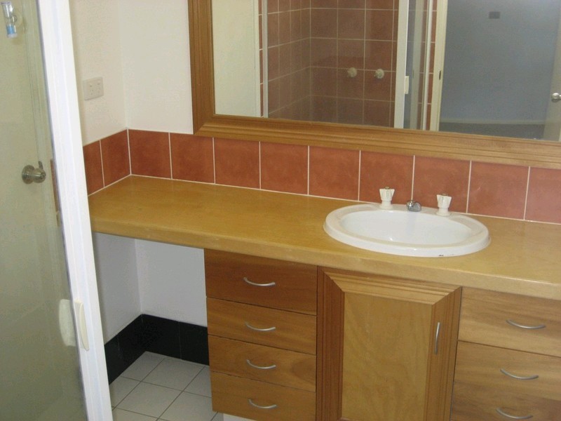 8 Pitcairn Street, Raceview QLD 4305