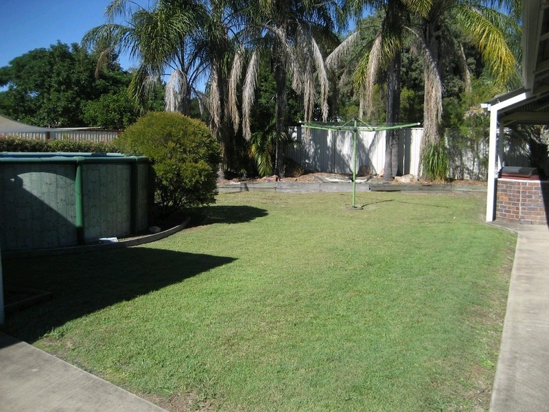 8 Pitcairn Street, Raceview QLD 4305