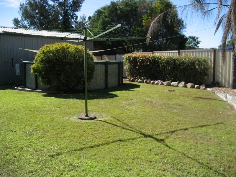 8 Pitcairn Street, Raceview QLD 4305