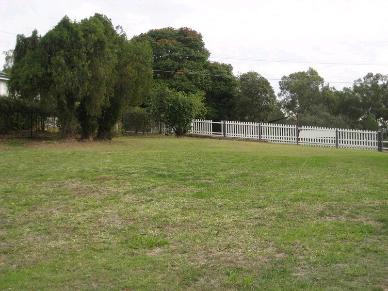 32 Thomas Street, Blackstone QLD 4304