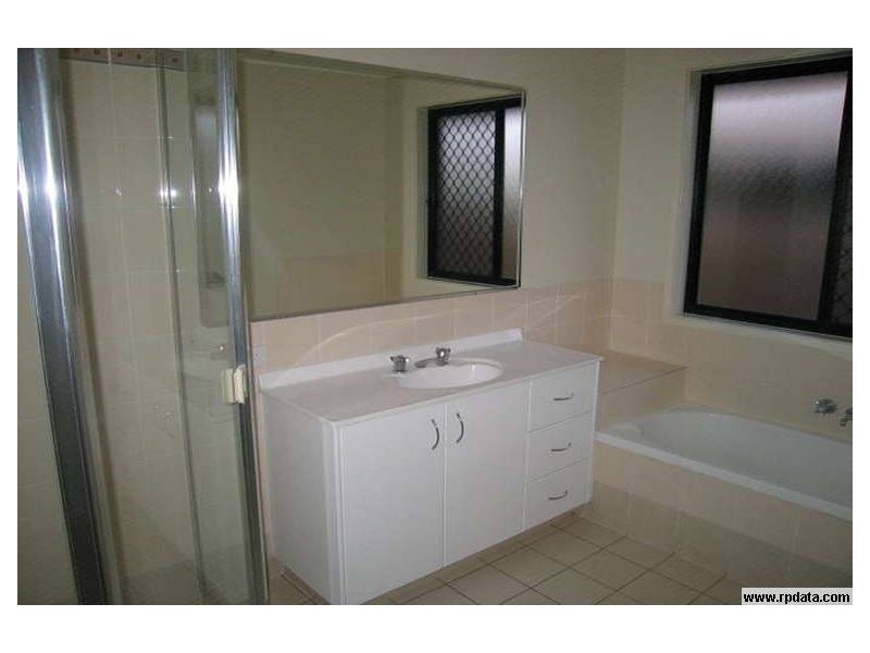 6 Bosswood Court, Yamanto QLD 4305