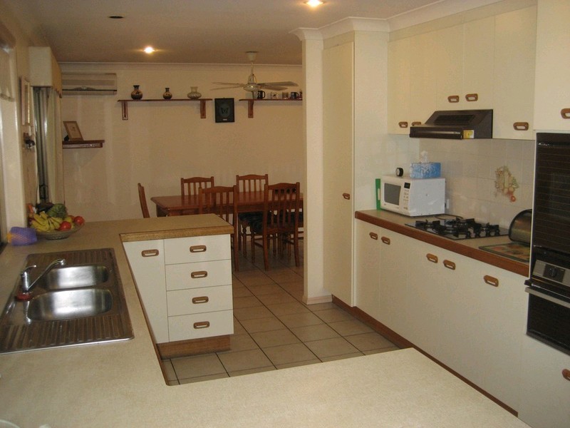 22 Sheppey Place, Yamanto QLD 4305