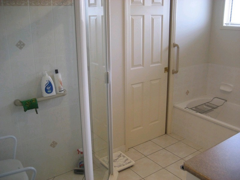 5 Bangalow Crescent, Raceview QLD 4305