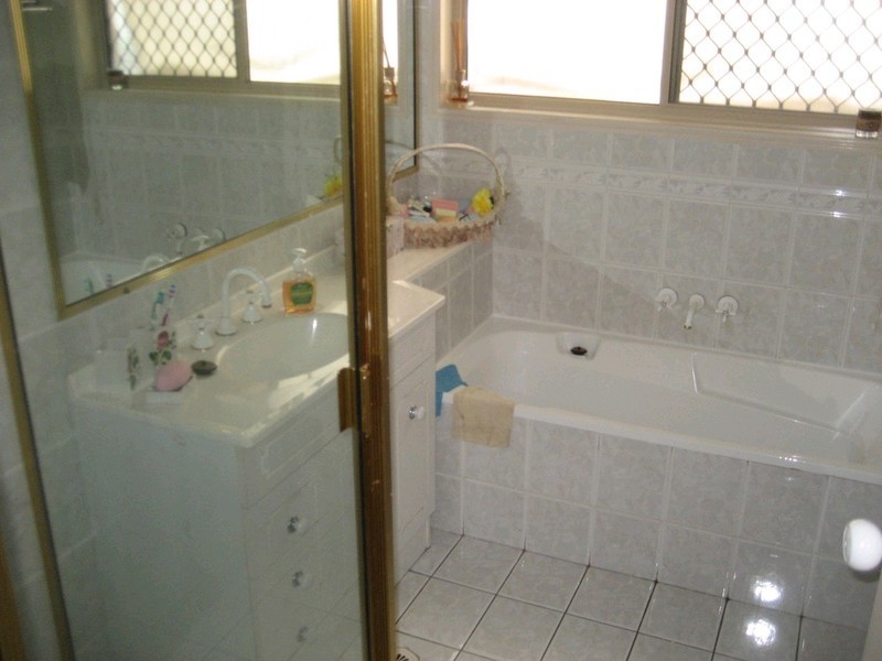 128 Equestrian Drive, Yamanto QLD 4305