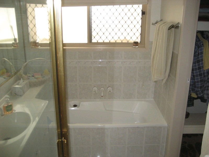 128 Equestrian Drive, Yamanto QLD 4305