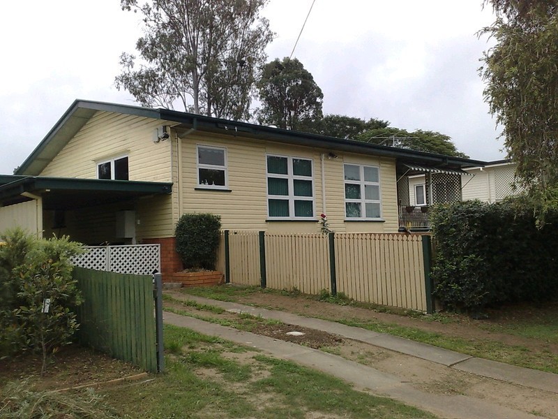 24 Blaxland Street, Eastern Heights QLD 4305