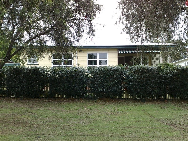 24 Blaxland Street, Eastern Heights QLD 4305