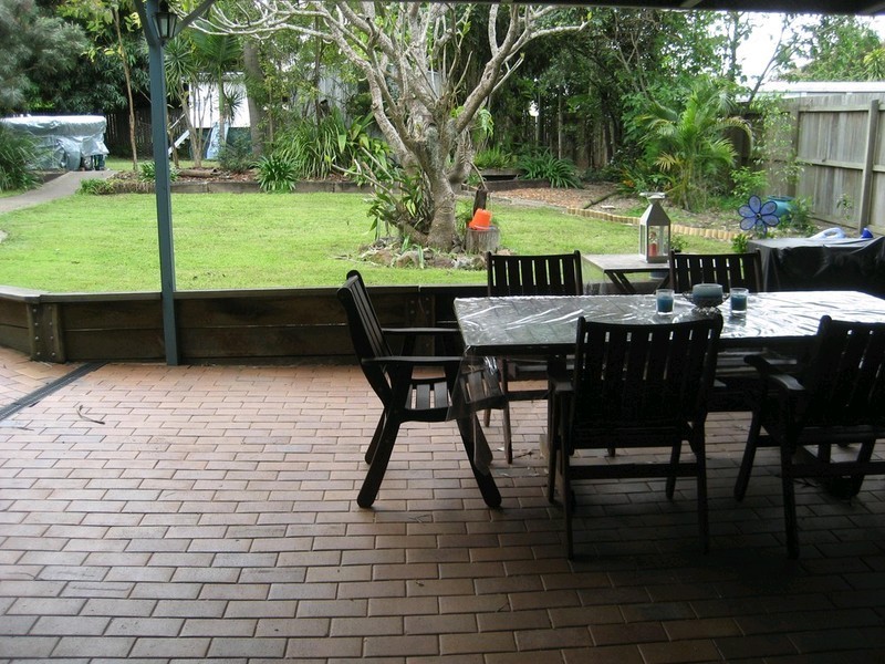 8 Lloyd George Street, Eastern Heights QLD 4305