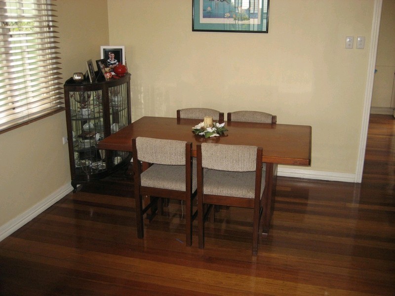 8 Lloyd George Street, Eastern Heights QLD 4305