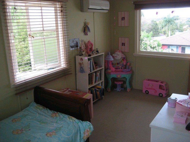 8 Lloyd George Street, Eastern Heights QLD 4305