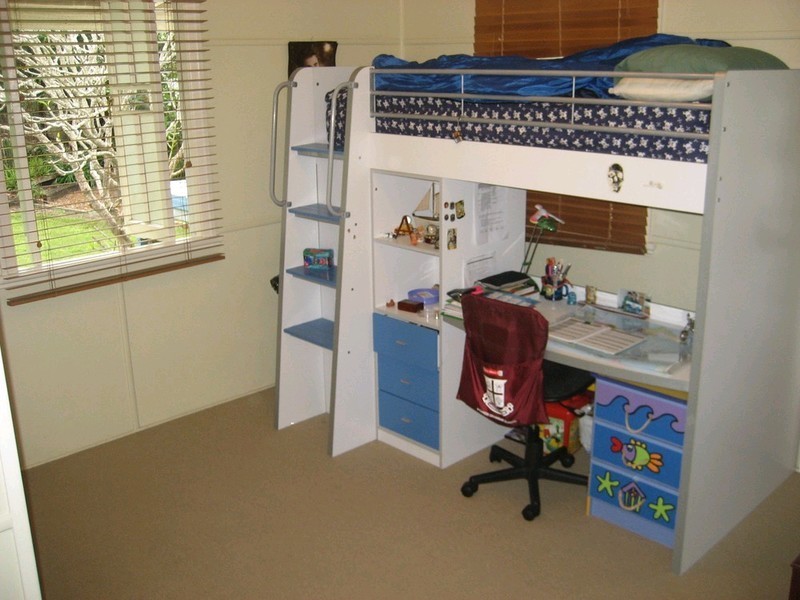 8 Lloyd George Street, Eastern Heights QLD 4305