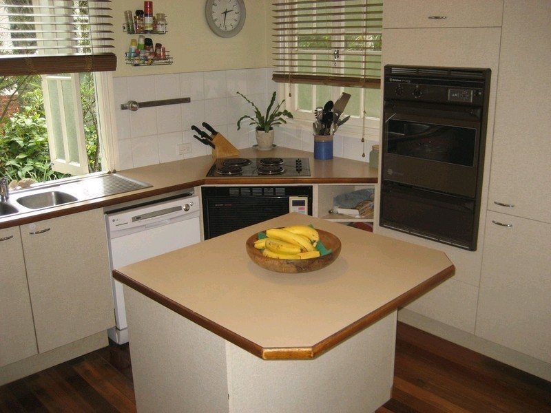 8 Lloyd George Street, Eastern Heights QLD 4305