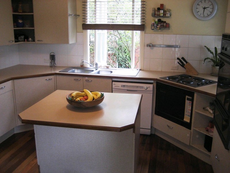 8 Lloyd George Street, Eastern Heights QLD 4305