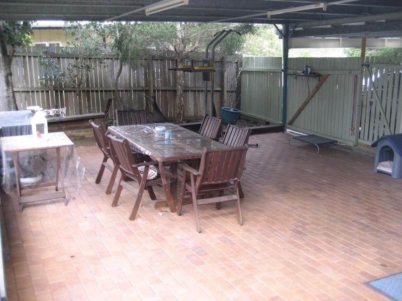 8 Lloyd George Street, Eastern Heights QLD 4305