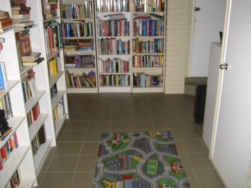 8 Lloyd George Street, Eastern Heights QLD 4305