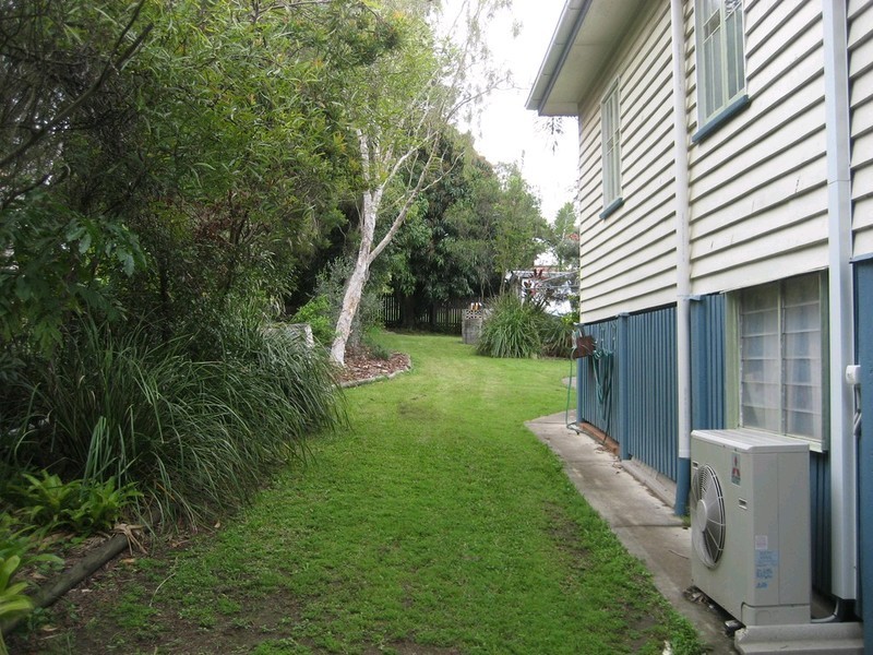 8 Lloyd George Street, Eastern Heights QLD 4305