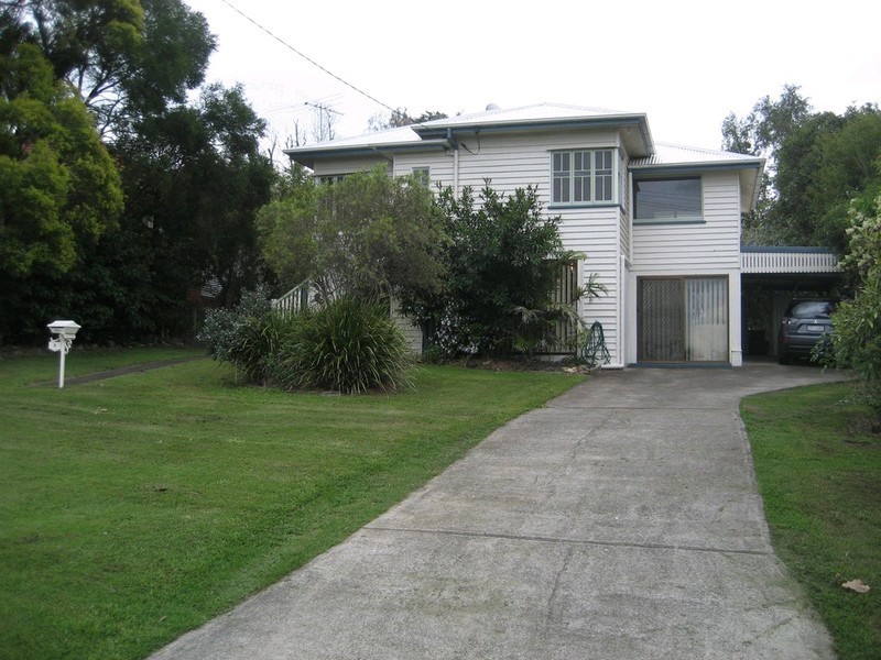 8 Lloyd George Street, Eastern Heights QLD 4305