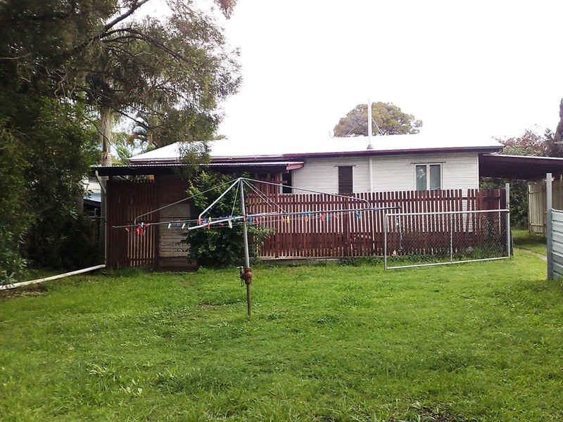 8 Edgar Street, Eastern Heights QLD 4305