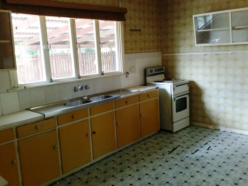 8 Edgar Street, Eastern Heights QLD 4305