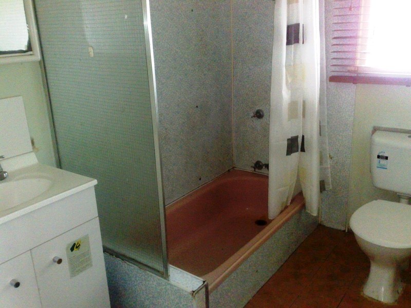 8 Edgar Street, Eastern Heights QLD 4305