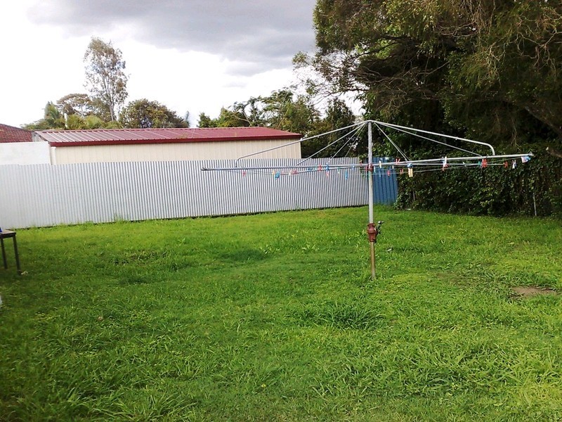 8 Edgar Street, Eastern Heights QLD 4305