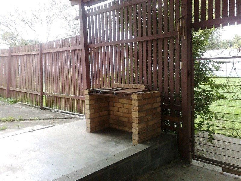 8 Edgar Street, Eastern Heights QLD 4305