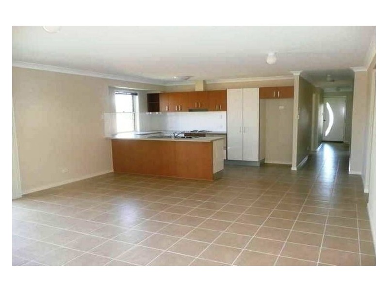 1 Jonathon Court, Flinders View QLD 4305