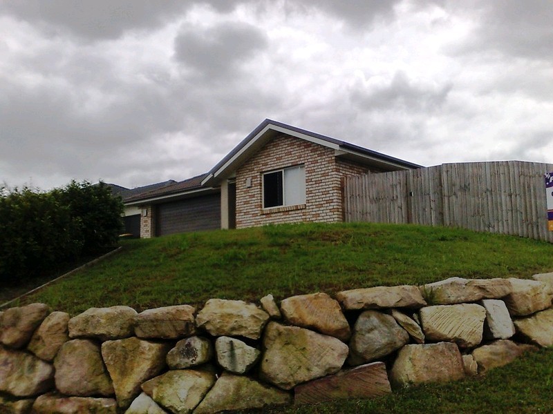 1 Jonathon Court, Flinders View QLD 4305