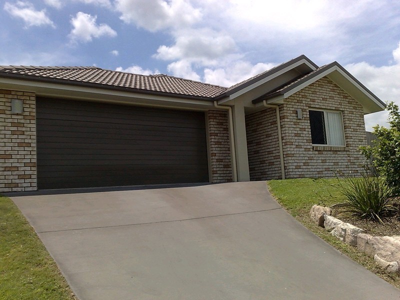 1 Jonathon Court, Flinders View QLD 4305