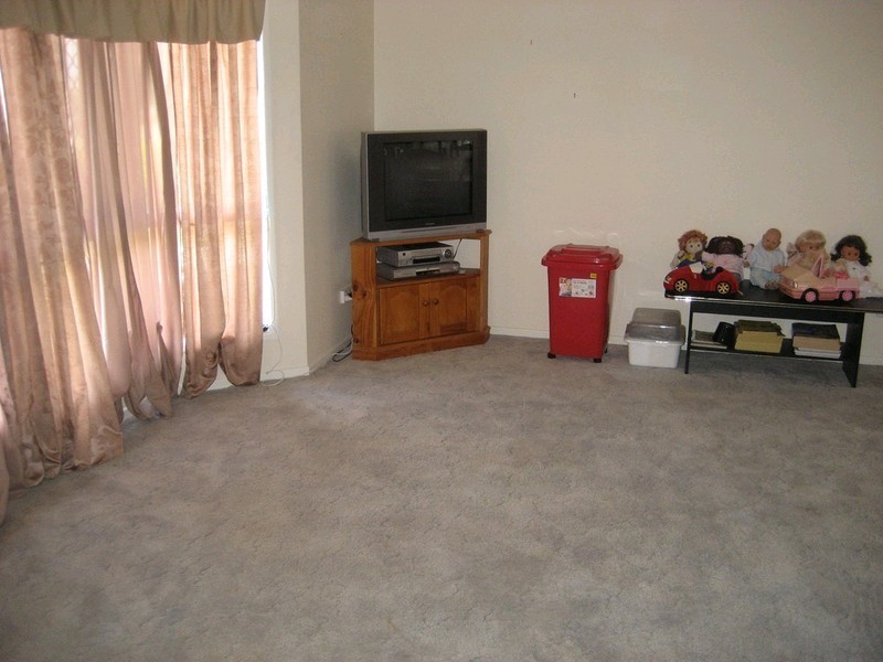 17 Powells Road, Yamanto QLD 4305