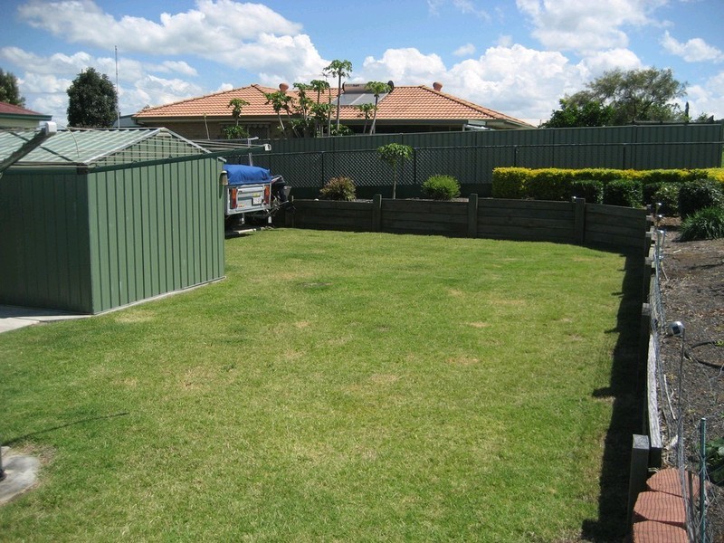 17 Powells Road, Yamanto QLD 4305