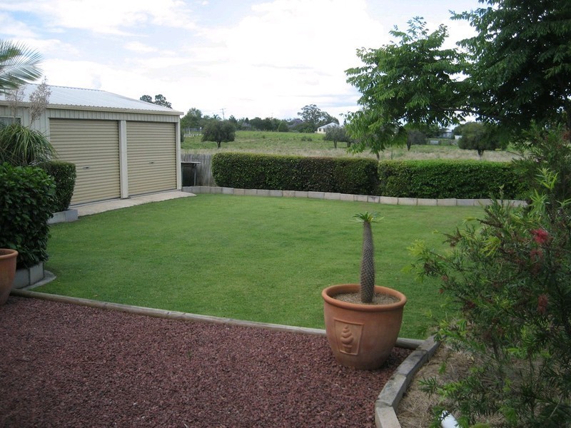 8 Dellvene Crescent, Rosewood QLD 4340