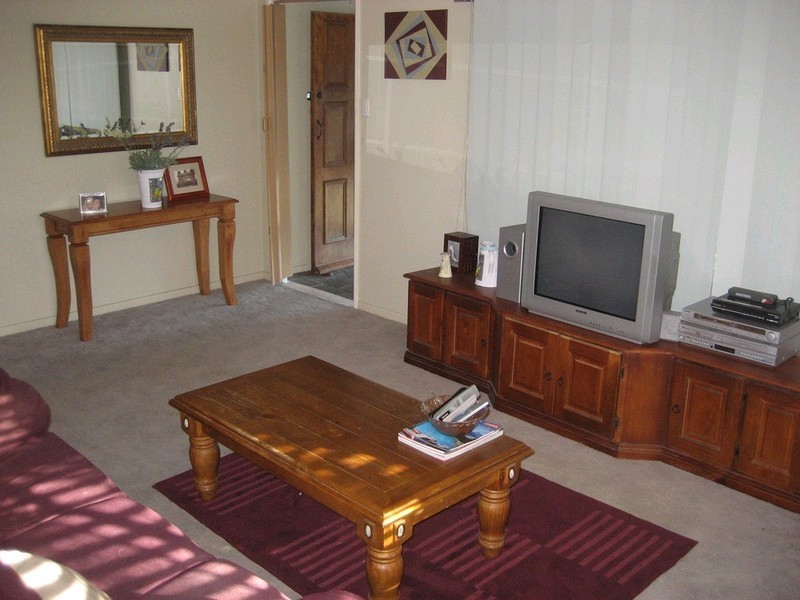 17 Gwendoline Street, Raceview QLD 4305