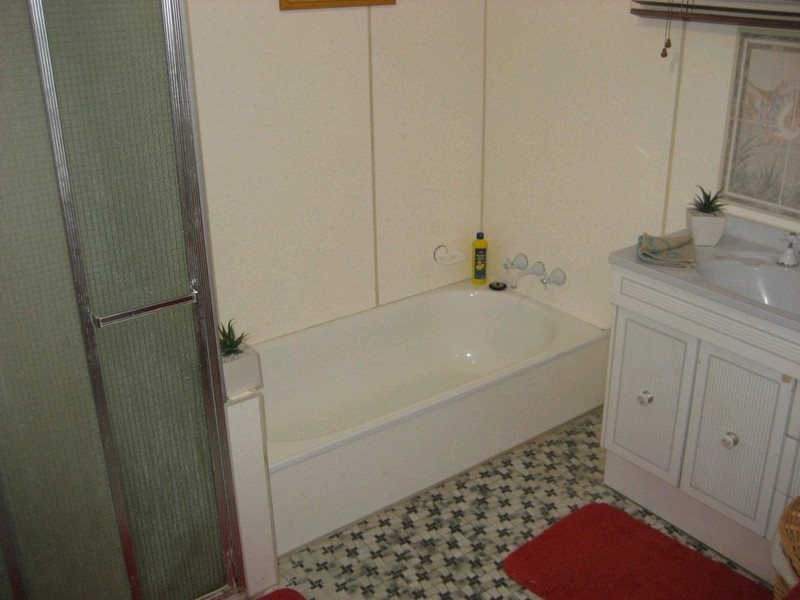 17 Gwendoline Street, Raceview QLD 4305