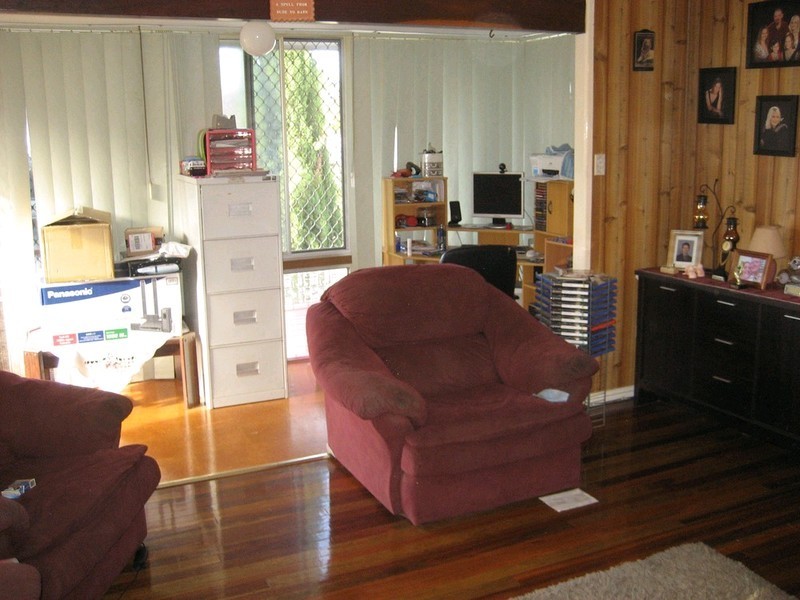 25 Burgess Street, Raceview QLD 4305