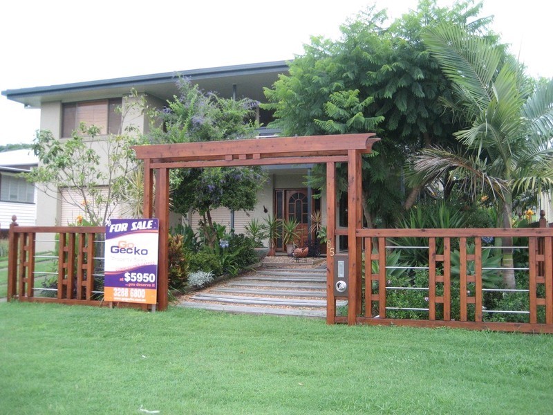 85 Whitehill Road, Eastern Heights QLD 4305