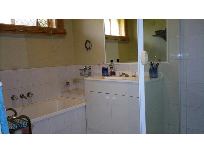 369 South Station Road, Raceview QLD 4305