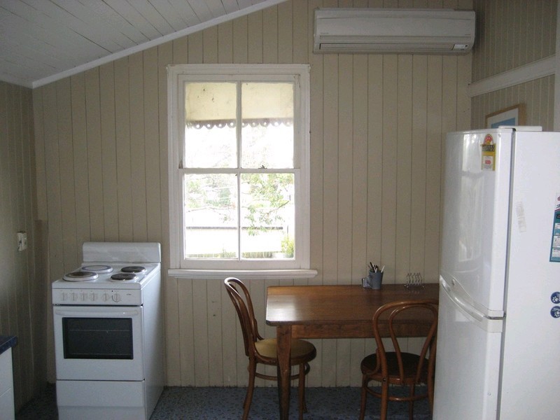 13 Berry Street, Churchill QLD 4305