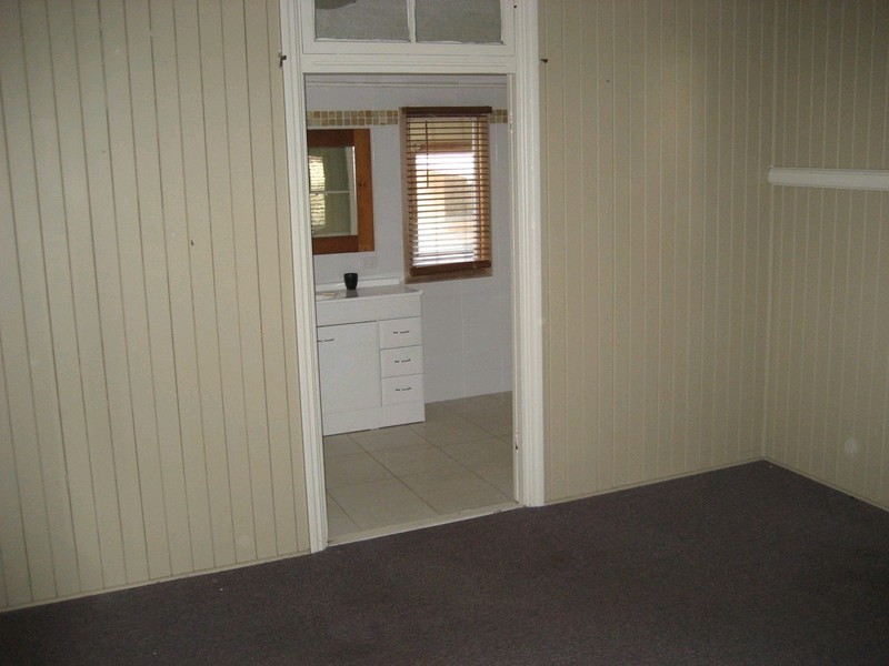 13 Berry Street, Churchill QLD 4305