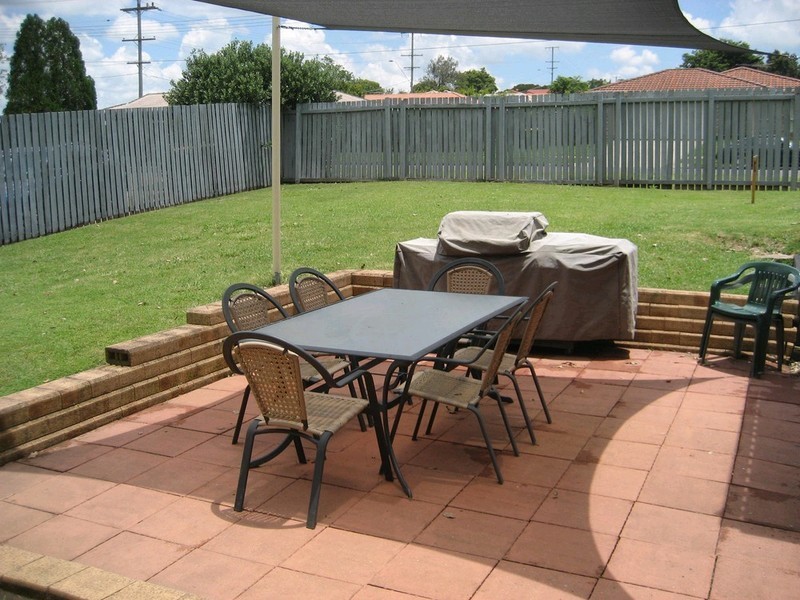 1 Murrumba Court, Flinders View QLD 4305