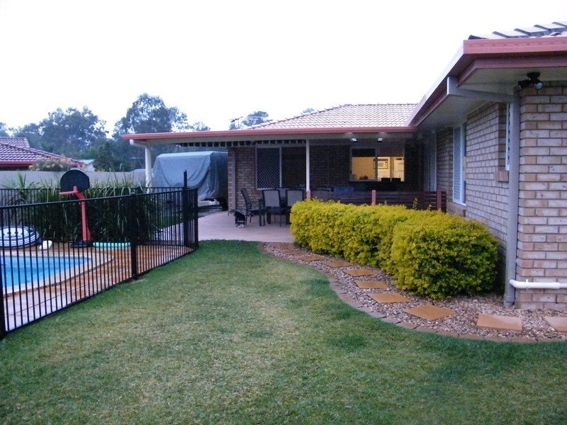 4 Le Prix Court, Yamanto QLD 4305