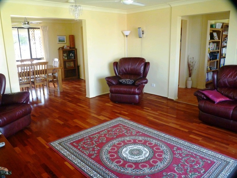 16 Chestnut Drive, Flinders View QLD 4305