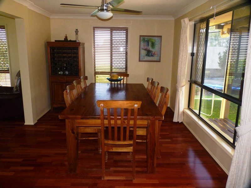 16 Chestnut Drive, Flinders View QLD 4305