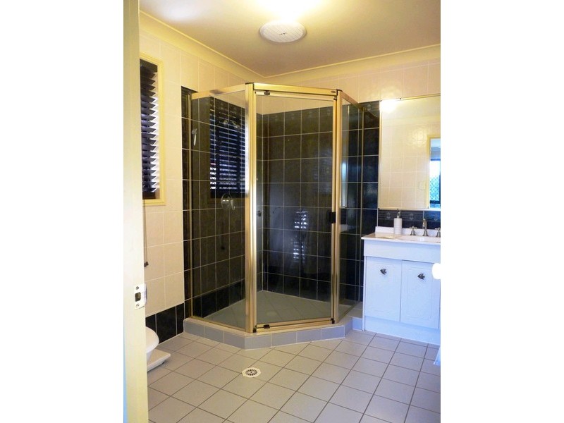 16 Chestnut Drive, Flinders View QLD 4305