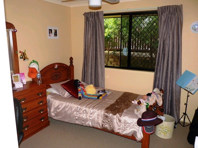 16 Chestnut Drive, Flinders View QLD 4305