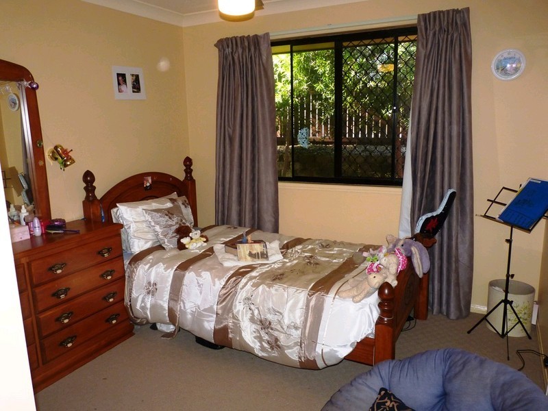 16 Chestnut Drive, Flinders View QLD 4305