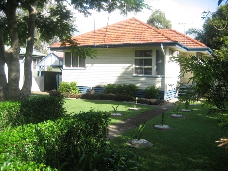 23 Crosshill Street, Leichhardt QLD 4305