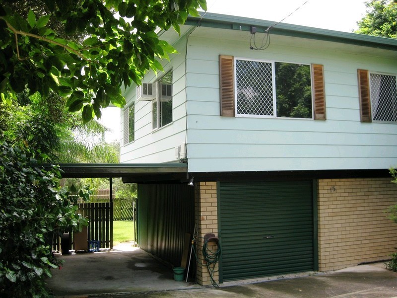 15 Prunda Parade, Raceview QLD 4305